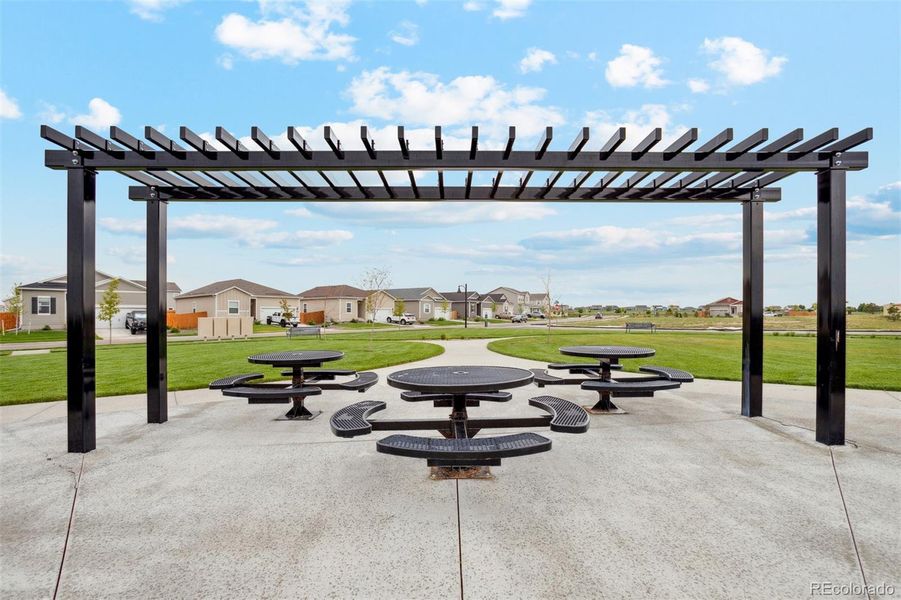 Community amenities in Cottonwood Greens, Fort Lupton (Image 19).