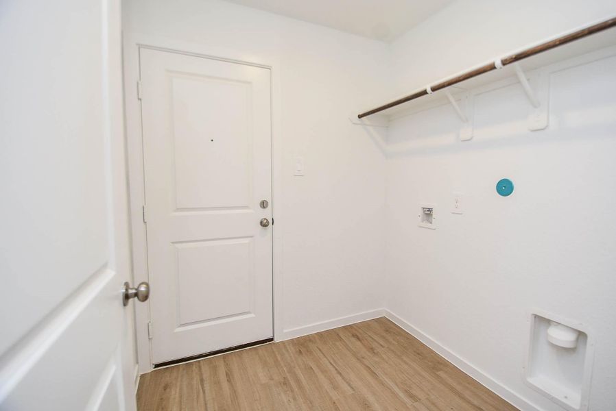 Spacious, unfurnished interior of a new home in Ladera Trails, Conroe (Image 34).