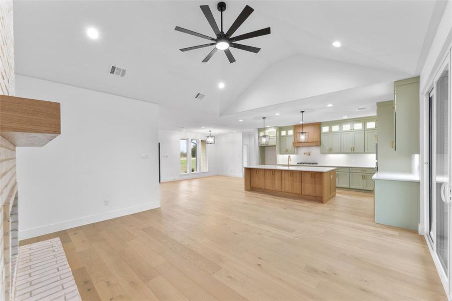Spacious, unfurnished interior of a new home in , Corsicana (Image 18).