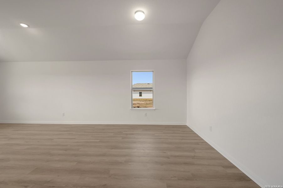 Spacious, unfurnished interior of a new home in Meadows at Clear Springs, New Braunfels (Image 34).