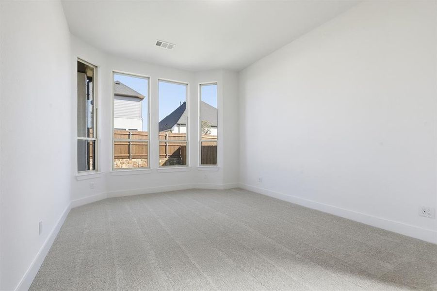 Spacious, unfurnished interior of a new home in Tavolo Park, Fort Worth (Image 17). Spacious, unfurnished interior of a new home in Tavolo Park, Fort Worth (Image 17).