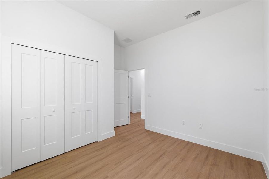 Spacious, unfurnished interior of a new home in , Citrus Springs (Image 16).