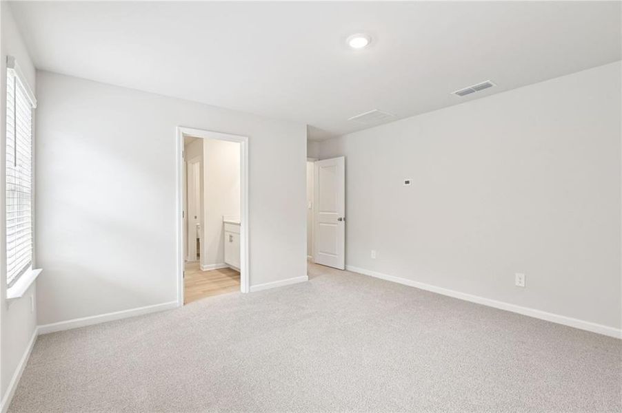 Spacious, unfurnished interior of a new home in Ivey Township, Dallas (Image 46).