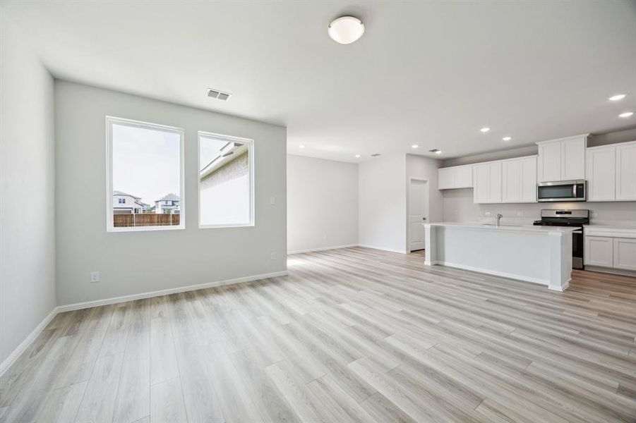 Spacious, unfurnished interior of a new home in Bellagio, Forney (Image 21).