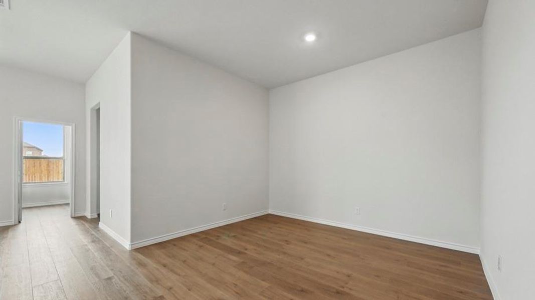 Spacious, unfurnished interior of a new home in Lakewood Trails, Forney (Image 31).