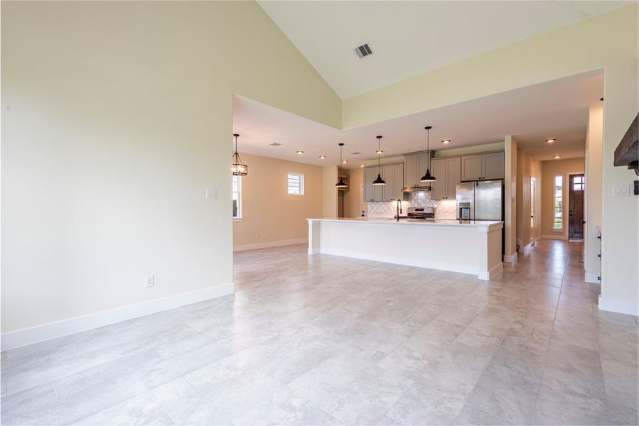 Spacious, unfurnished interior of a new home in , Santa Fe (Image 28).