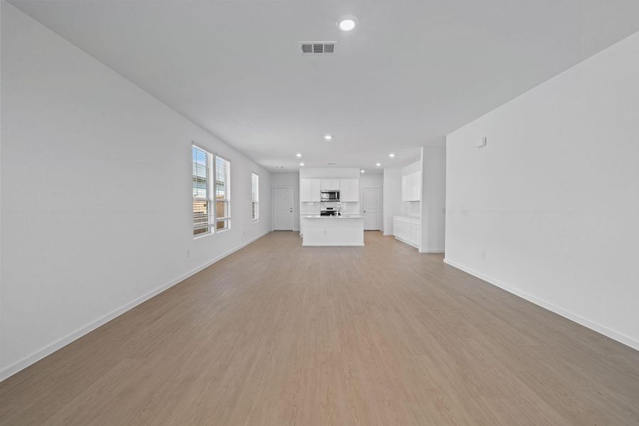 Spacious, unfurnished interior of a new home in Crosby Farms, Crosby (Image 16).
