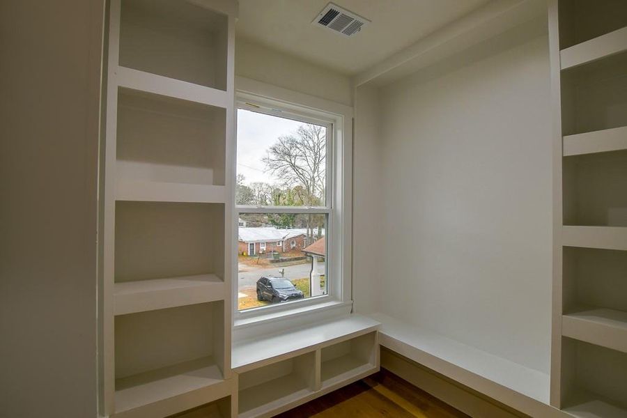 Spacious, unfurnished interior of a new home in , Atlanta (Image 24).