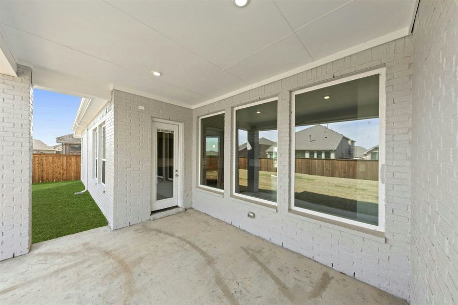 Exterior details and patio area of a home in Kentsdale Farms, DeSoto (Image 3). Exterior details and patio area of a home in Kentsdale Farms, DeSoto (Image 3).