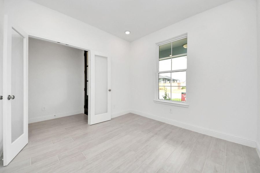 Spacious, unfurnished interior of a new home in , Missouri City (Image 36).