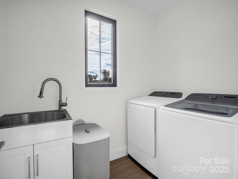 Close-up of interior finishes inside a home in , Hendersonville (Image 19). Close-up of interior finishes inside a home in , Hendersonville (Image 19).
