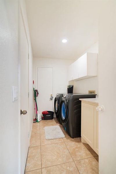 Furnished interior view inside a new home in , Paris (Image 6). Furnished interior view inside a new home in , Paris (Image 6).