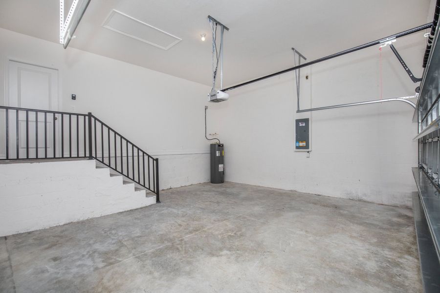 Spacious, unfurnished interior of a new home in Harbour Heights, Punta Gorda (Image 24).