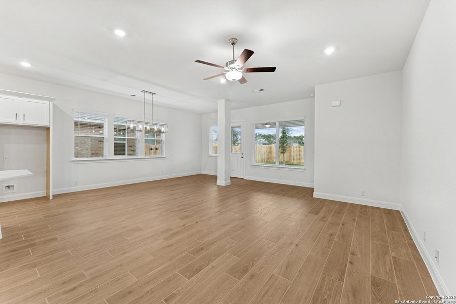 Spacious, unfurnished interior of a new home in Davis Ranch 50', San Antonio (Image 27).
