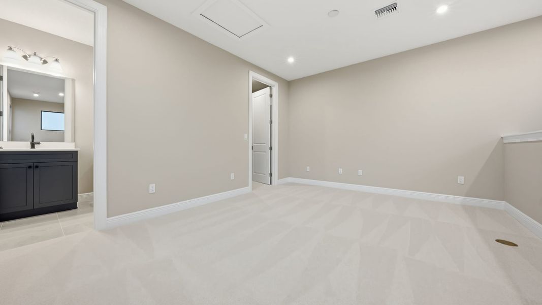 Spacious, unfurnished interior of a new home in PGA Village Verano, Port St. Lucie (Image 29).