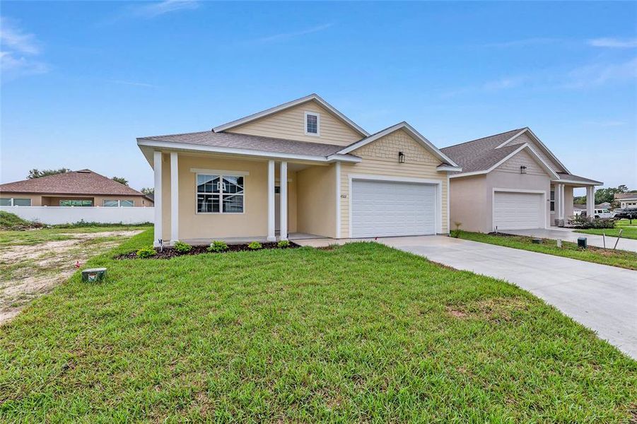 Exterior details and patio area of a home in , Ocala (Image 3).