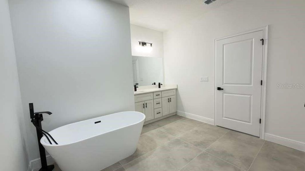 Furnished interior view inside a new home in , Ocala (Image 8).