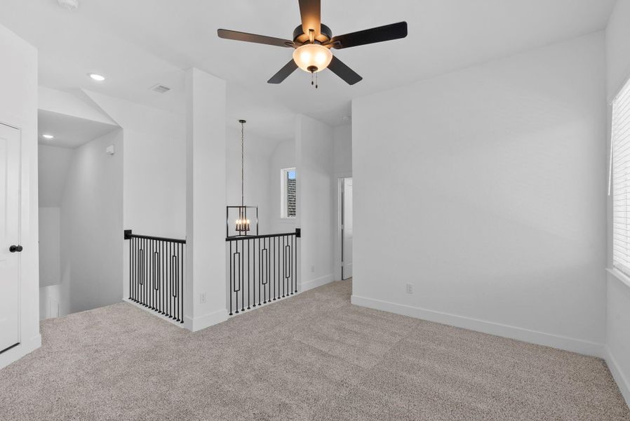 Spacious, unfurnished interior of a new home in Blue Heron, Mont Belvieu (Image 24).