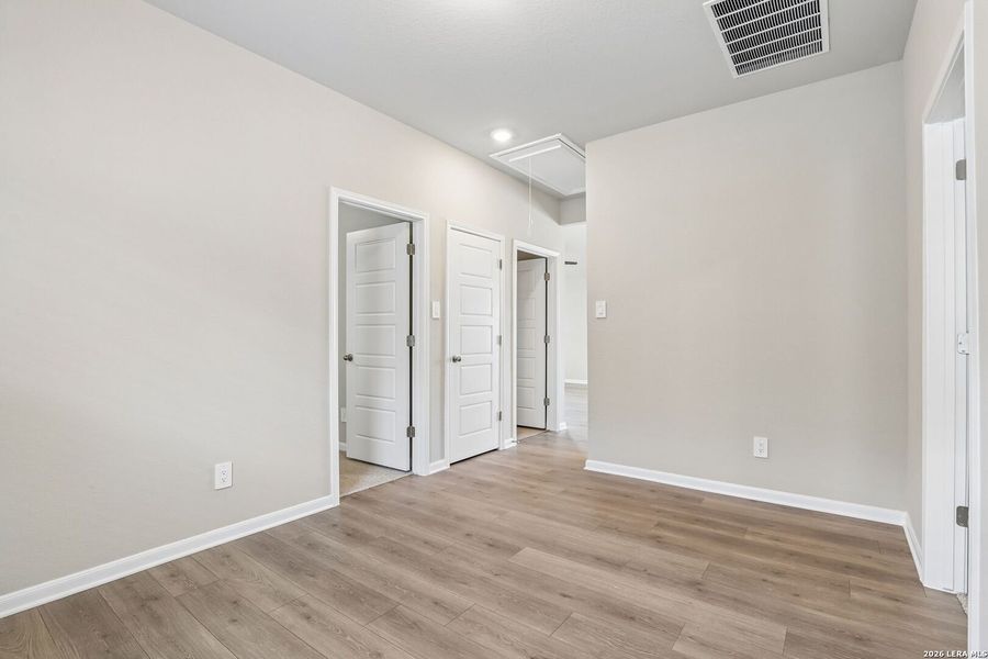 Spacious, unfurnished interior of a new home in Thomas Pond, San Antonio (Image 26). Spacious, unfurnished interior of a new home in Thomas Pond, San Antonio (Image 26).