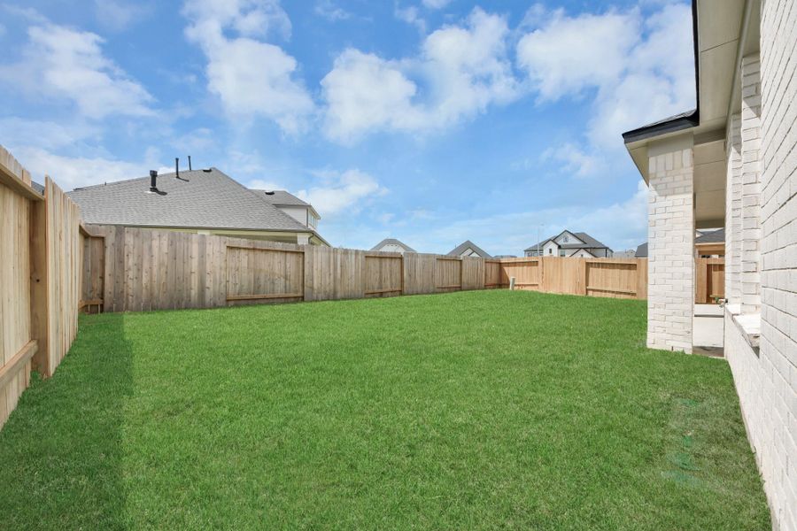 Come and see this spacious backyard with its beautiful covered patio. There is plenty of room for the kids to play and adults to relax. Perfect for your outdoor living space, patio furniture, bbq pit, and so much more. The possibilities are endless! Come and see this spacious backyard with its beautiful covered patio. There is plenty of room for the kids to play and adults to relax. Perfect for your outdoor living space, patio furniture, bbq pit, and so much more. The possibilities are endless!