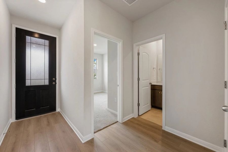 Spacious, unfurnished interior of a new home in The Colony, Bastrop (Image 15).
