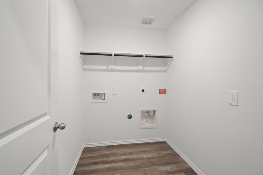 Spacious, unfurnished interior of a new home in Grand Pines, Magnolia (Image 6).