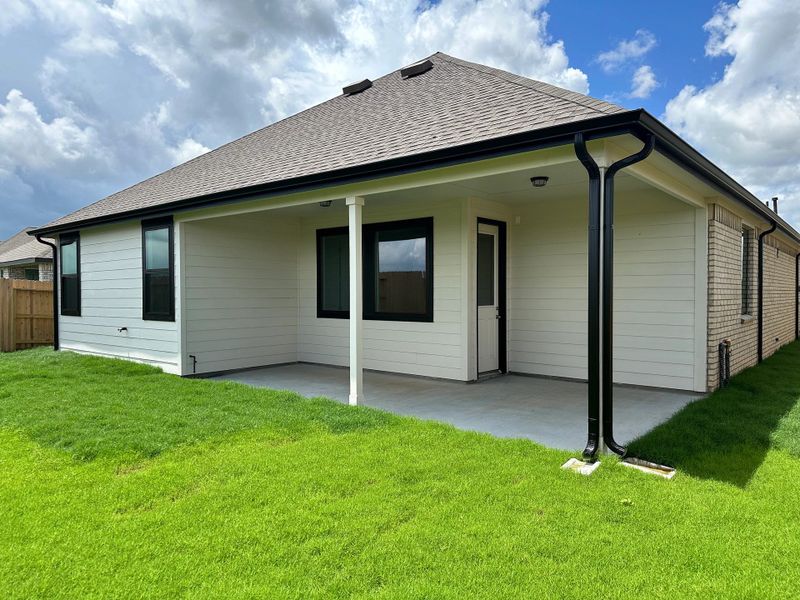 Exterior details and patio area of a home in Brookewater, Rosenberg (Image 3). Exterior details and patio area of a home in Brookewater, Rosenberg (Image 3).