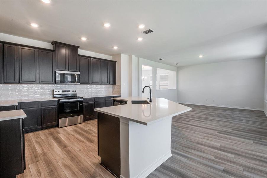 Furnished interior view inside a new home in Cottonwood Creek, Seagoville (Image 6).