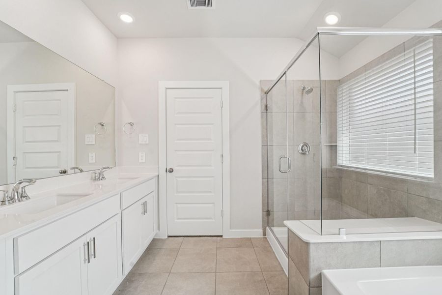Furnished interior view inside a new home in Stewart's Ranch, Conroe (Image 14).