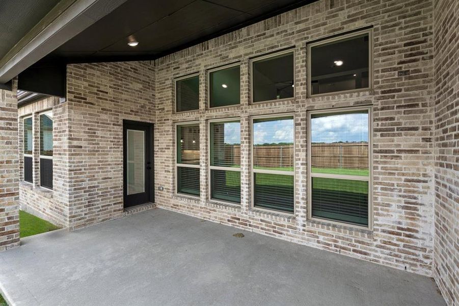 Exterior details and patio area of a home in Brookfield, Melissa (Image 3).