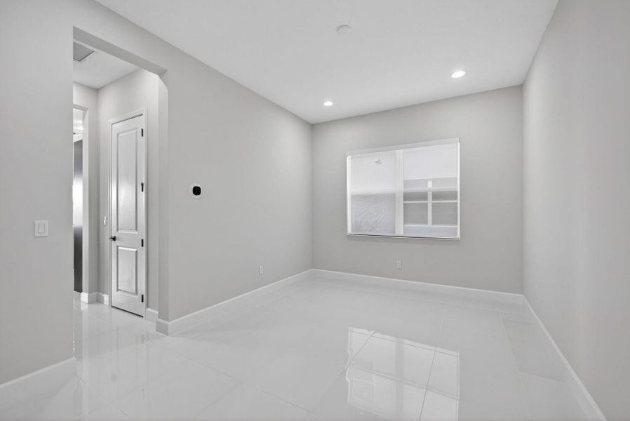Spacious, unfurnished interior of a new home in , Westlake (Image 38).