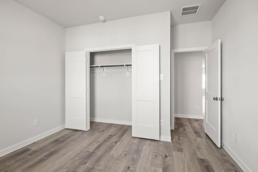 Spacious, unfurnished interior of a new home in Lakes at Crockett Martin, Conroe (Image 12).