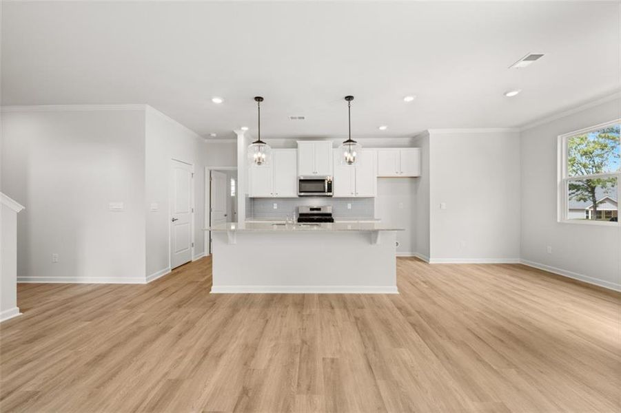 Spacious, unfurnished interior of a new home in Fairway 17 at Mirror Lake, Villa Rica (Image 13).