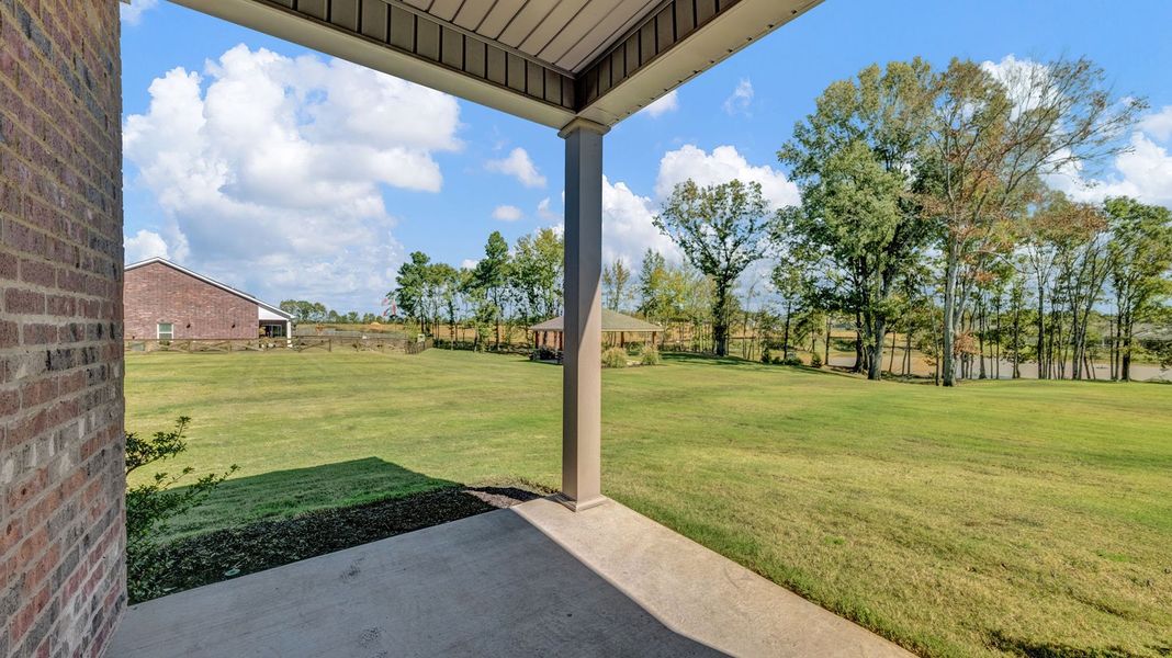 Exterior details and patio area of a home in Huntington Estates, Millington (Image 2).