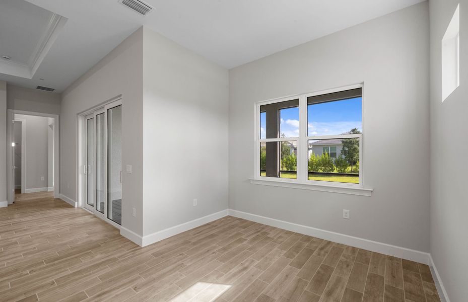 Spacious, unfurnished interior of a new home in Del Webb Oak Creek, North Fort Myers (Image 30).