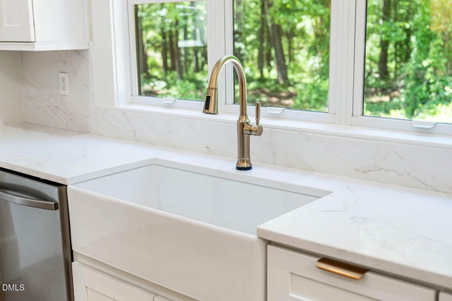 Kit sink faucet with auto flow