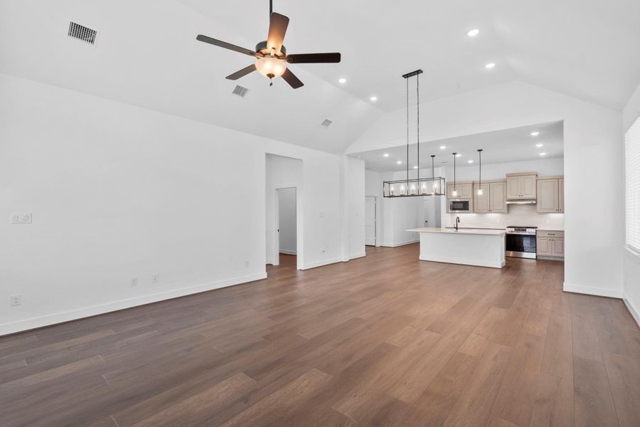 Spacious, unfurnished interior of a new home in Artavia, Conroe (Image 15).