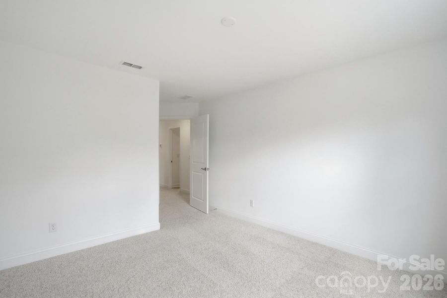 Spacious, unfurnished interior of a new home in Forest Creek, Waxhaw (Image 29).
