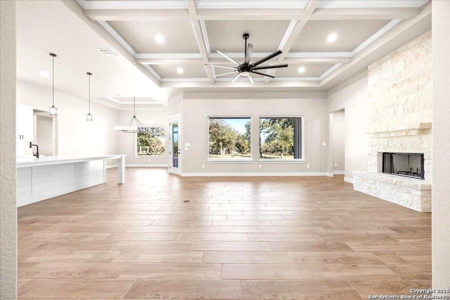 Spacious, unfurnished interior of a new home in , La Vernia (Image 36).