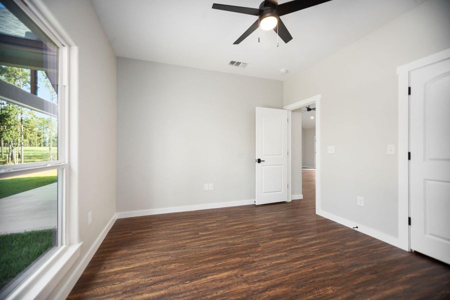 Spacious, unfurnished interior of a new home in , Huntington (Image 24).