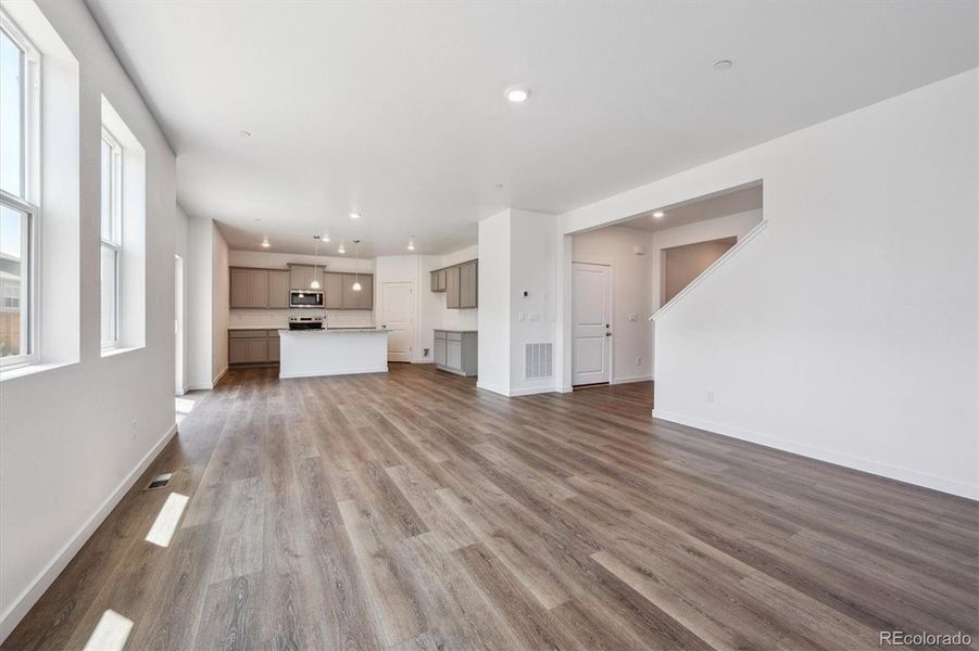 Spacious, unfurnished interior of a new home in Silver Peaks, Lochbuie (Image 11).