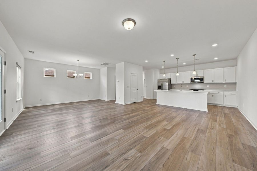 Spacious, unfurnished interior of a new home in The Oaks, Clarksville (Image 16).