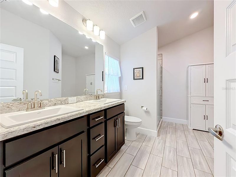 Furnished interior view inside a new home in , Spring Hill (Image 36).