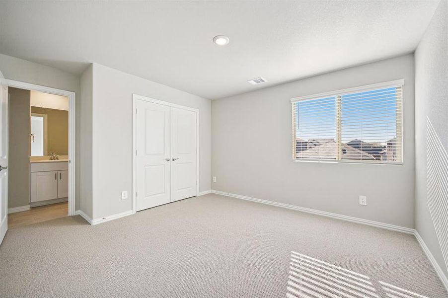 Spacious, unfurnished interior of a new home in Simpson Crossing - Signature Series, McKinney (Image 34).