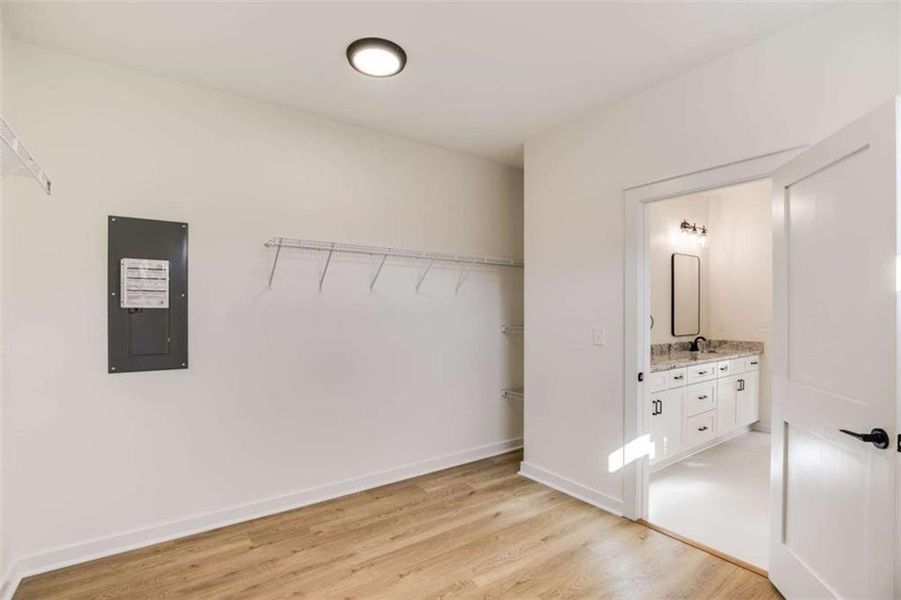 Spacious, unfurnished interior of a new home in , Waco (Image 7).