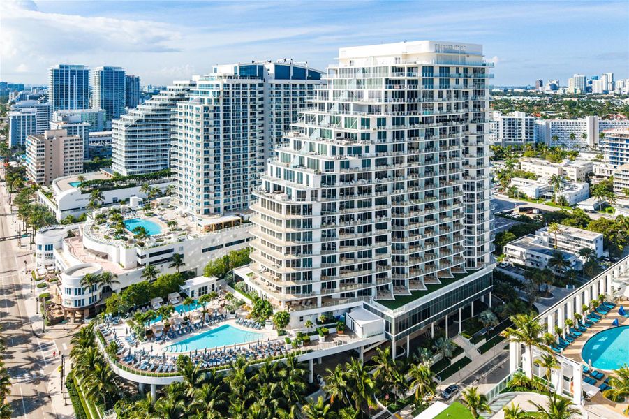 Condo located in Fort Lauderdale, FL showcasing its design and architecture (Image 26).