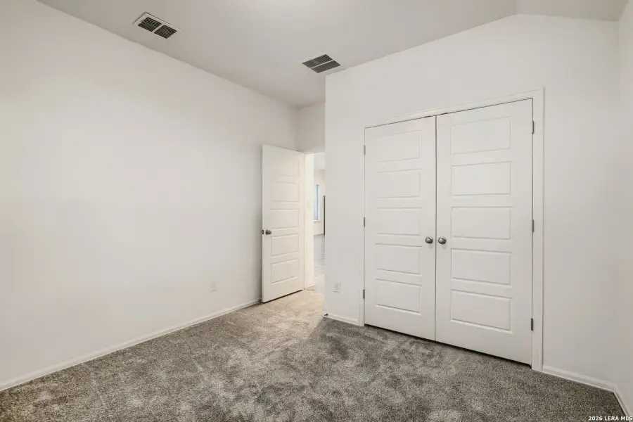 Spacious, unfurnished interior of a new home in Ladera, San Antonio (Image 17).
