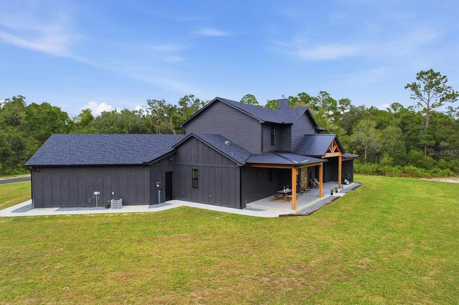 Exterior details and patio area of a home in , Inglis (Image 39).