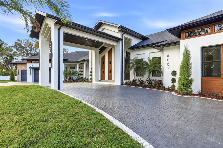 Exterior details and patio area of a home in , Tampa (Image 30).