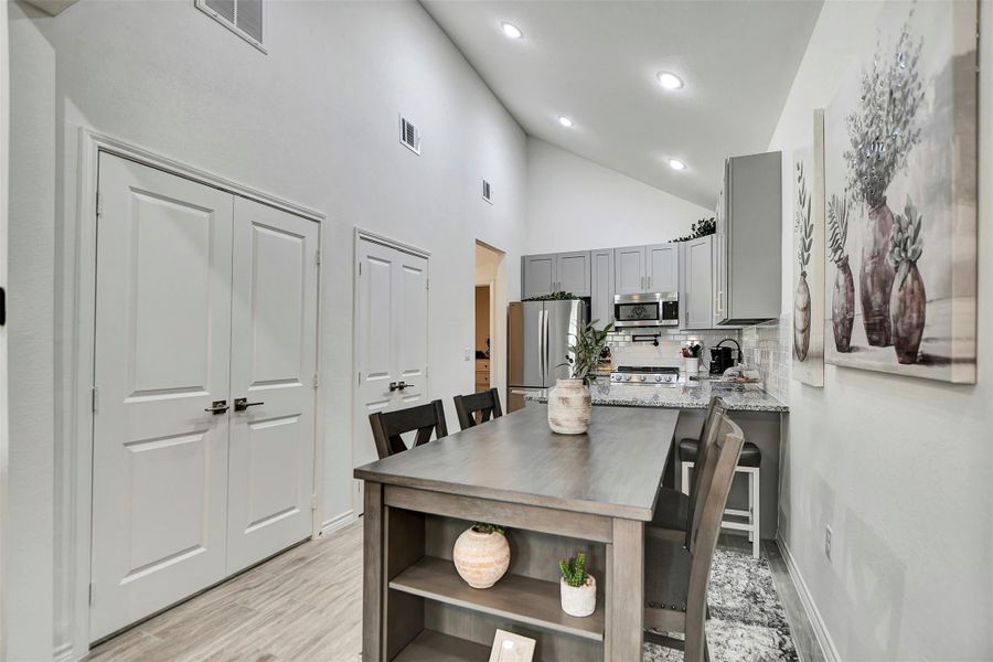 Furnished interior view inside a new home in Lake Conroe Village, Montgomery (Image 28).